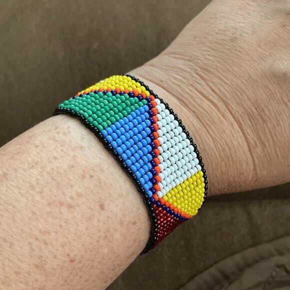 Aztec Triangle Micro Bead Geometric Patterned Bracelet Multicolored 6.25 x 1 in - Picture 5 of 12